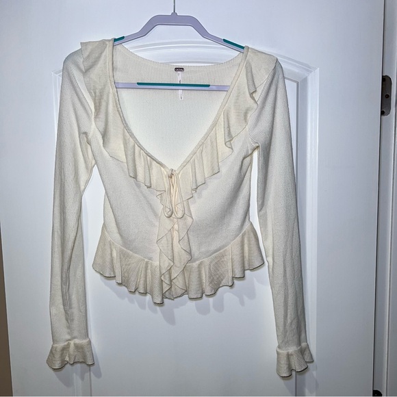 Free People Women's Cream V-Neck Long Sleeve Frilly Feminine Sweater. Size Small - Picture 4 of 9